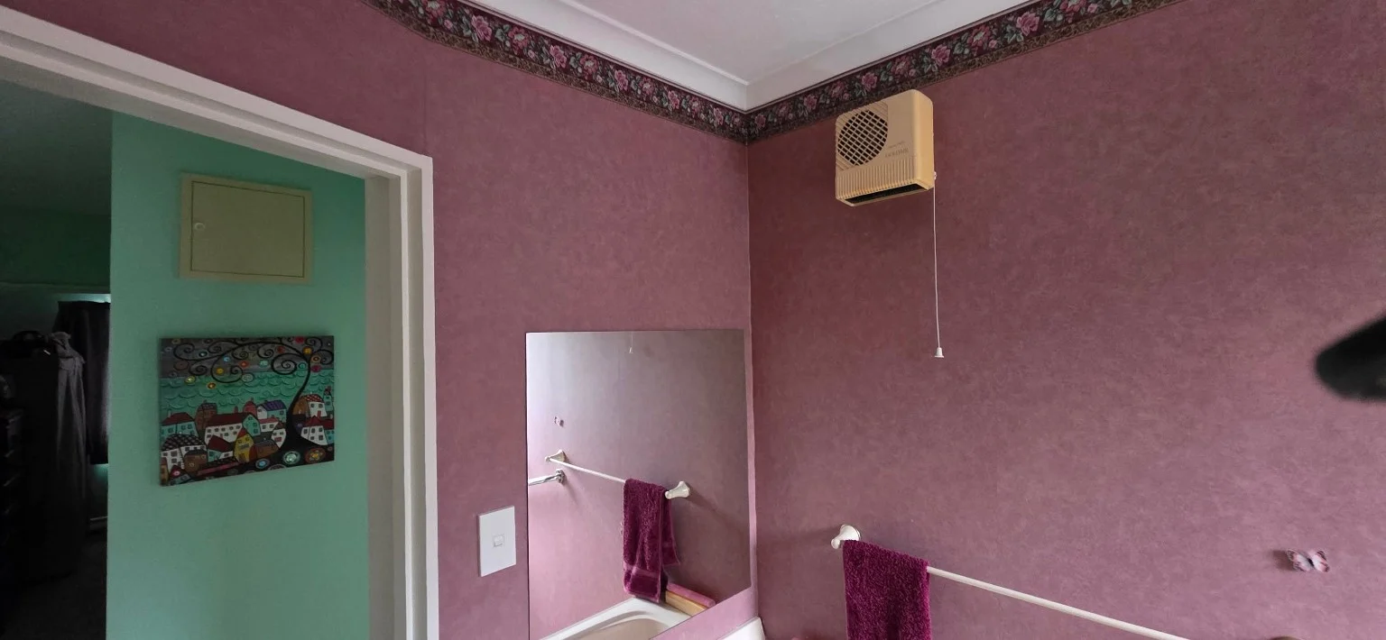 Pink bathroom walls with decorative border